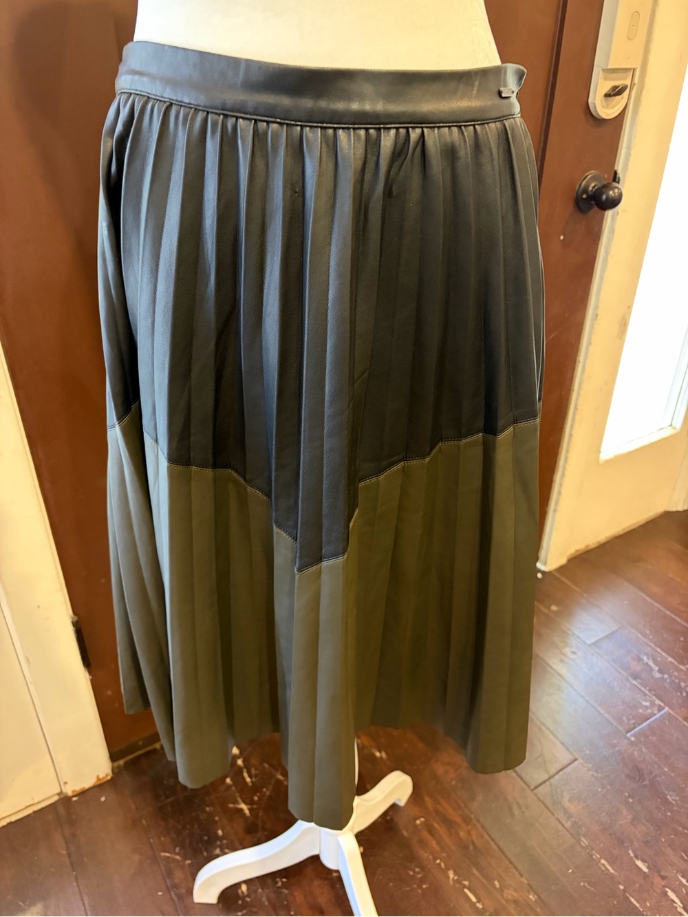 Marciano Two-Tone Pleated Pleather Midi Skirt in Black 🖤 & Olive 🫒